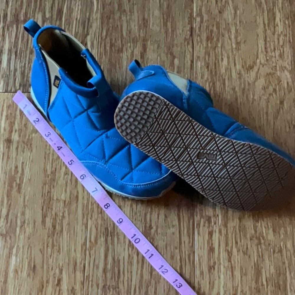 Teva quilted booties Sz4